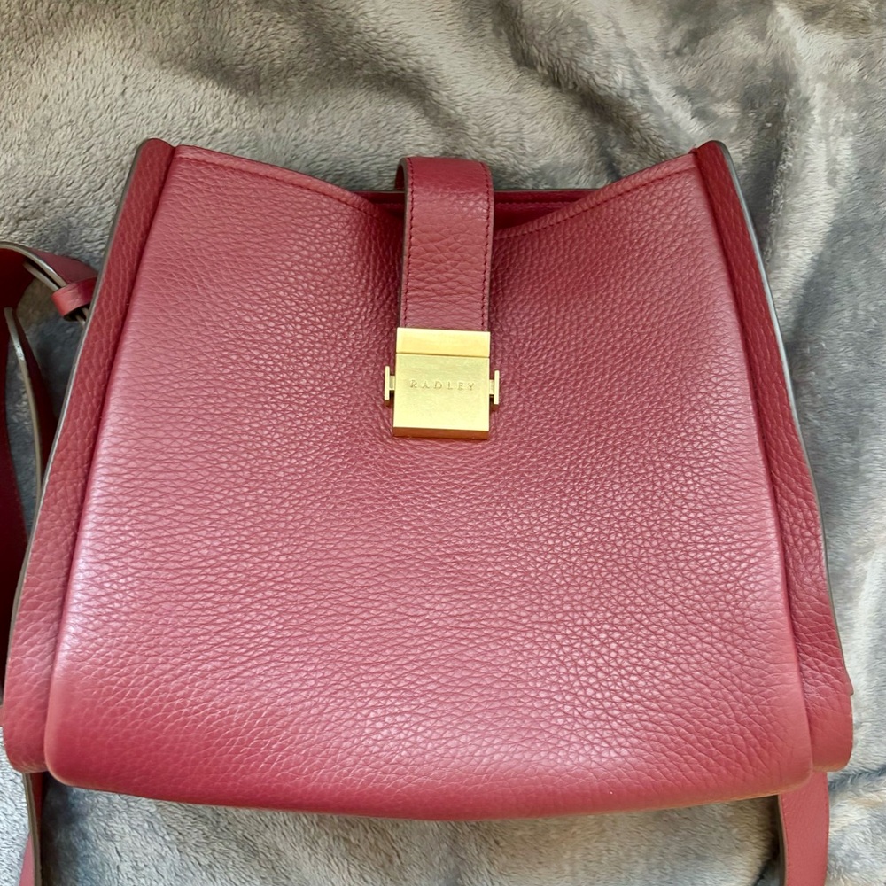 Like New! Radley London Sloane Crossbody Bag in Cranberry Red - Picture 2 of 10